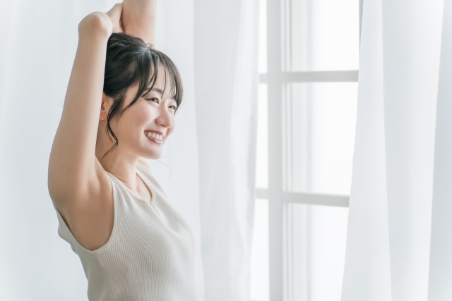 自分でできる4つの猫背改善ストレッチ