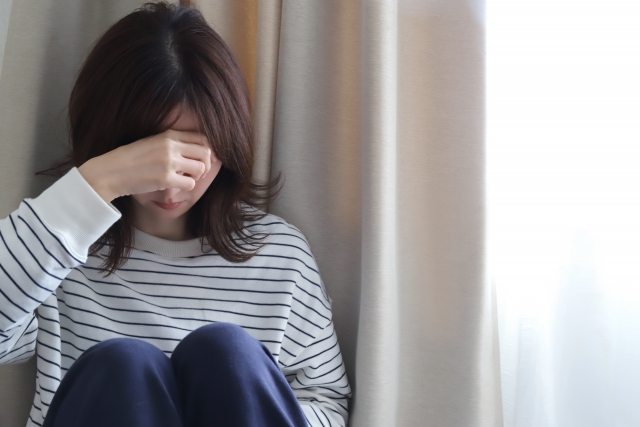 原因不明の不調にお悩みの女性のイメージ